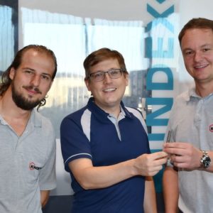 Automatisiert Querbohrungen entgraten